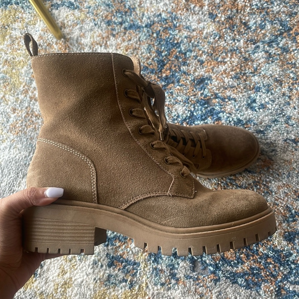 Crown Vintage Telinda Combat Boots!!!